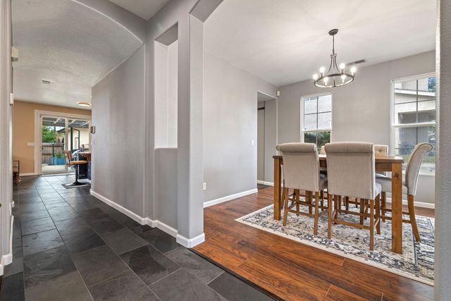 368 Nutcrest Ct, Oakdale, CA 95361