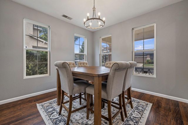 368 Nutcrest Ct, Oakdale, CA 95361