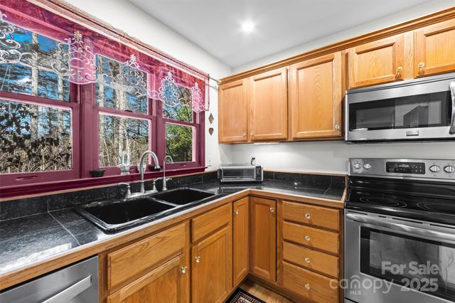 9 Meadow Wood Trail, Fletcher, NC 28732