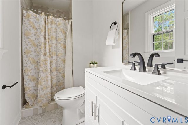 2703 Meeting Gate Ct, Midlothian, VA 23112