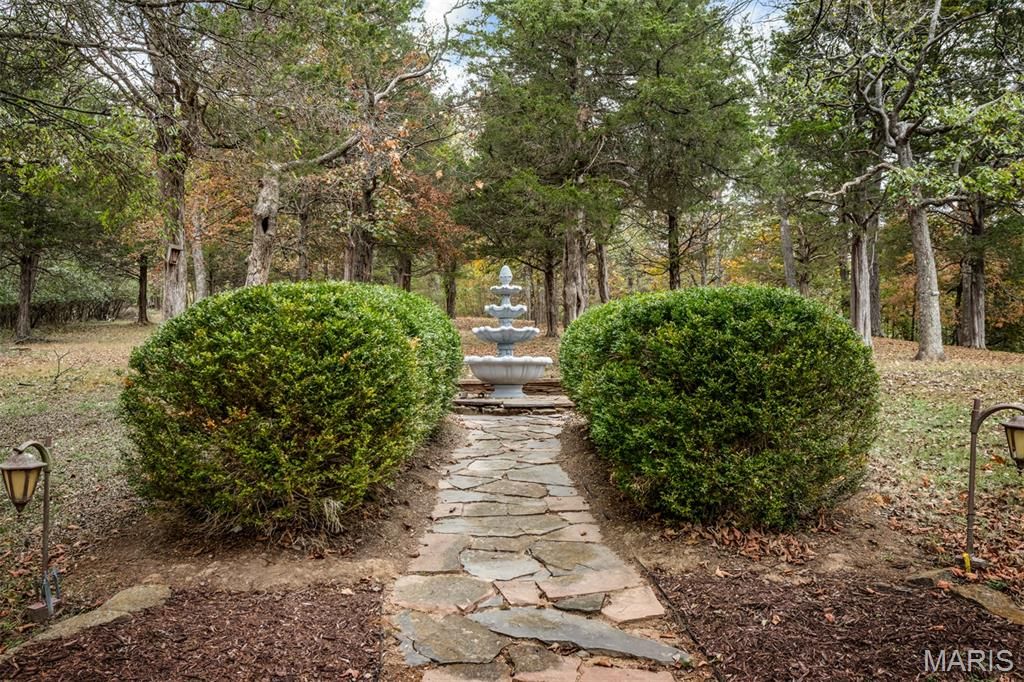 1075 Eureka Road, Eureka, MO 63025