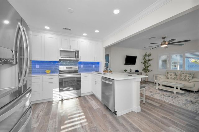 315 BATH STREET, Tarpon Springs, FL 34689