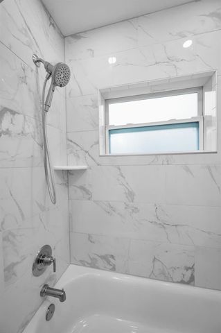 315 BATH STREET, Tarpon Springs, FL 34689