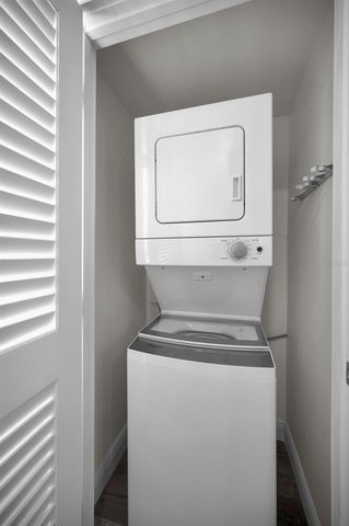 315 BATH STREET, Tarpon Springs, FL 34689