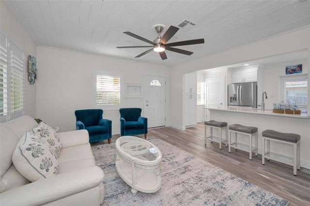 315 BATH STREET, Tarpon Springs, FL 34689