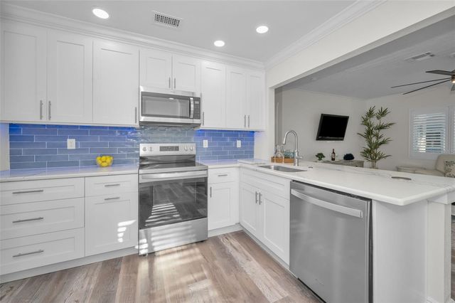 315 BATH STREET, Tarpon Springs, FL 34689