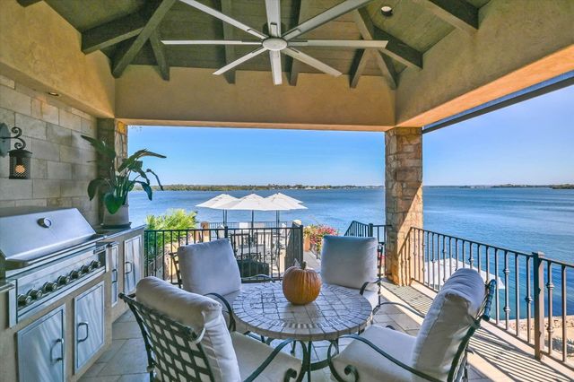 120 Applehead Island DR, Horseshoe Bay, TX 78657
