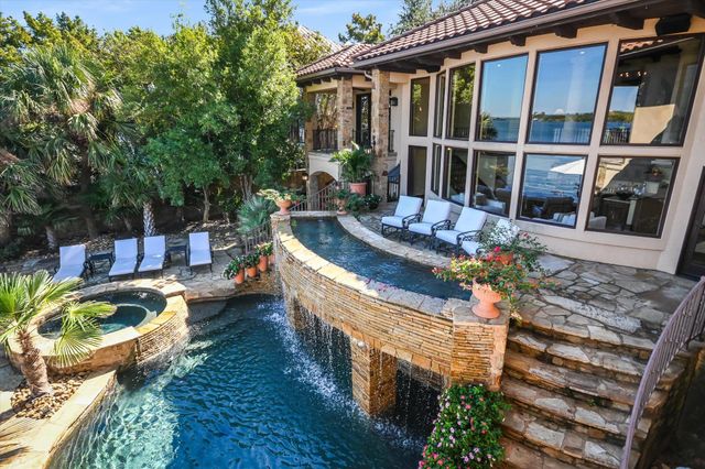 120 Applehead Island DR, Horseshoe Bay, TX 78657