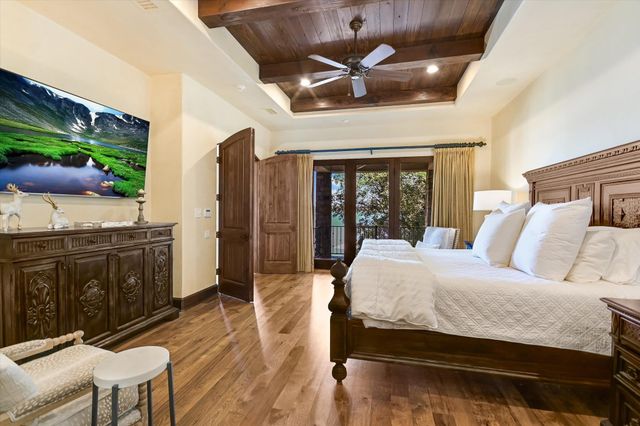 120 Applehead Island DR, Horseshoe Bay, TX 78657