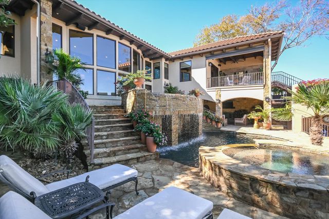 120 Applehead Island DR, Horseshoe Bay, TX 78657