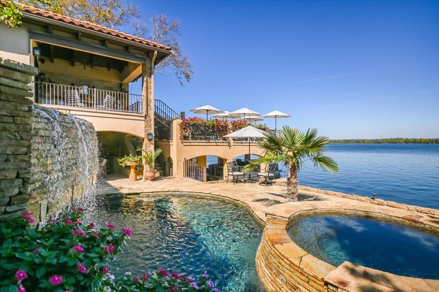 120 Applehead Island DR, Horseshoe Bay, TX 78657