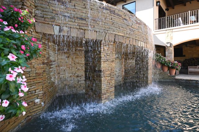 120 Applehead Island DR, Horseshoe Bay, TX 78657