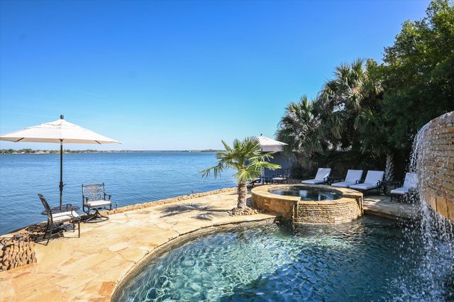 120 Applehead Island DR, Horseshoe Bay, TX 78657
