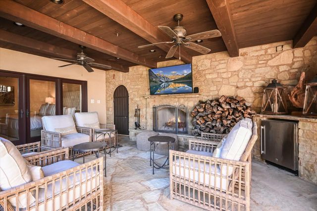 120 Applehead Island DR, Horseshoe Bay, TX 78657