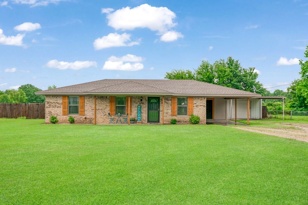 698 County Road 43900, Paris, TX 75462