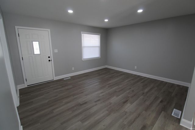 8633 Outer Lincoln Avenue, Newburgh, IN 47630