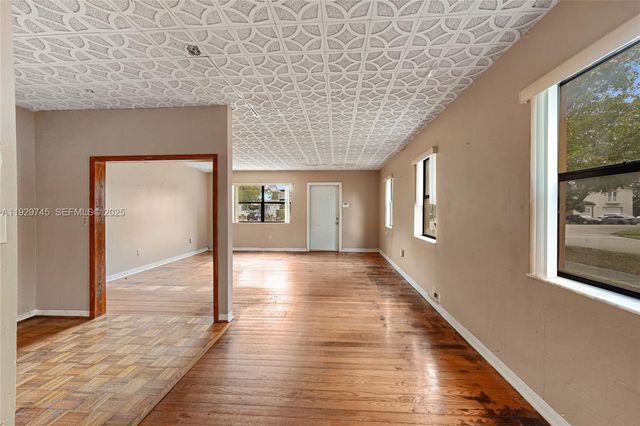 389 Lafayette Dr, Miami Springs, FL 33166