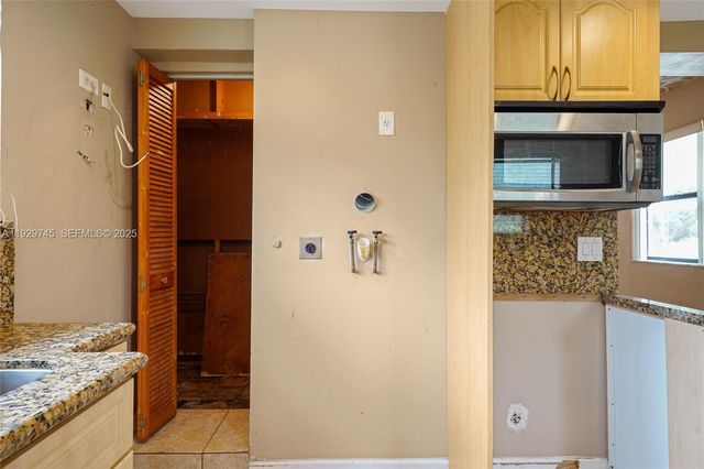 389 Lafayette Dr, Miami Springs, FL 33166