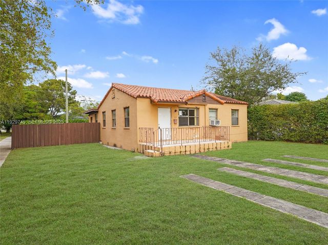 389 Lafayette Dr, Miami Springs, FL 33166