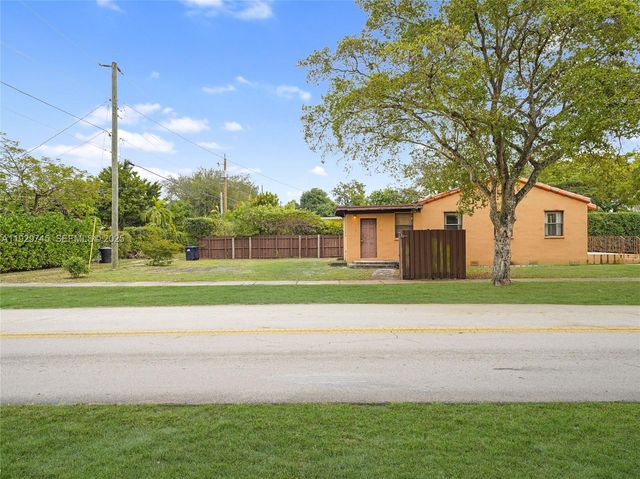 389 Lafayette Dr, Miami Springs, FL 33166