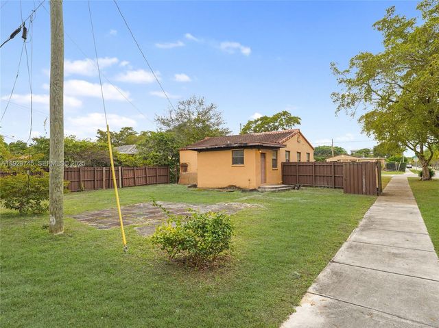 389 Lafayette Dr, Miami Springs, FL 33166