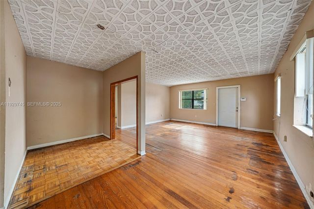 389 Lafayette Dr, Miami Springs, FL 33166