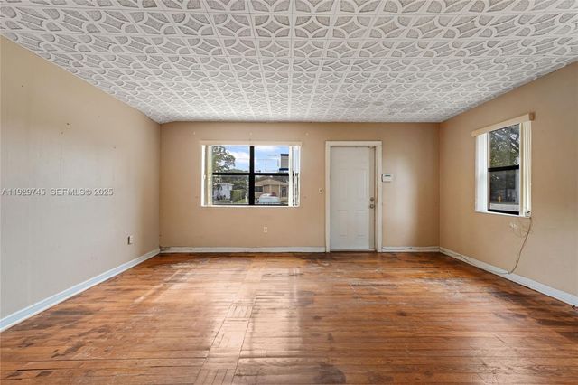 389 Lafayette Dr, Miami Springs, FL 33166