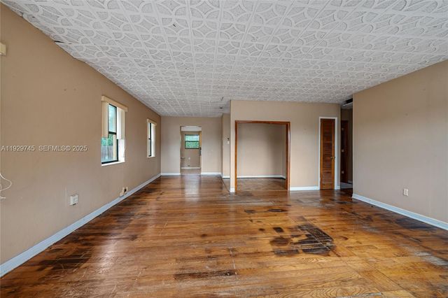 389 Lafayette Dr, Miami Springs, FL 33166