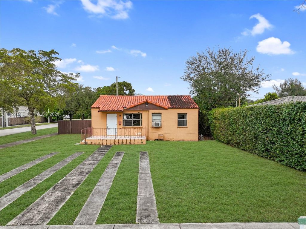 389 Lafayette Dr, Miami Springs, FL 33166