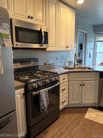 380 E South Boulevard, Troy, MI 48085
