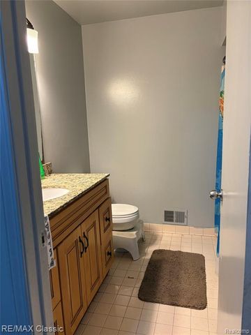 380 E South Boulevard, Troy, MI 48085