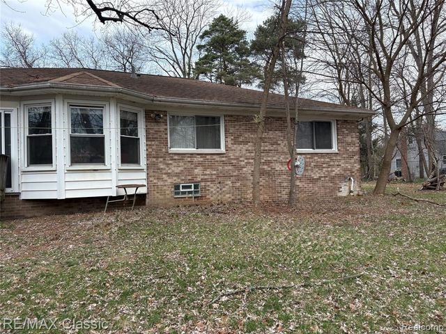 380 E South Boulevard, Troy, MI 48085
