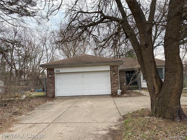 380 E South Boulevard, Troy, MI 48085