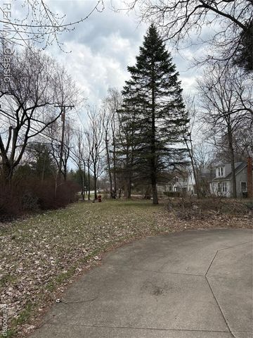 380 E South Boulevard, Troy, MI 48085
