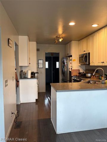 380 E South Boulevard, Troy, MI 48085