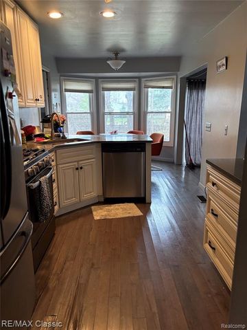 380 E South Boulevard, Troy, MI 48085