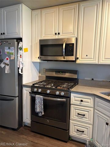 380 E South Boulevard, Troy, MI 48085