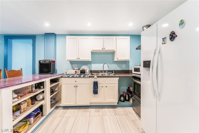 6161 Great Smoky Avenue, Las Vegas, NV 89156