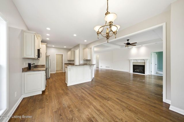 4122 Brook Farm Pl, Louisville, KY 40299