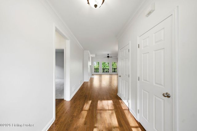 4122 Brook Farm Pl, Louisville, KY 40299