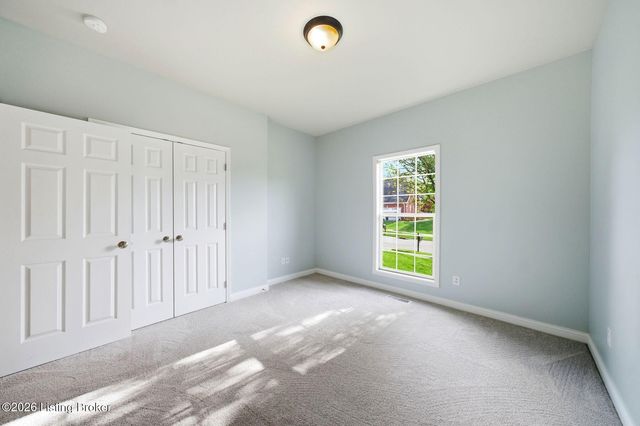 4122 Brook Farm Pl, Louisville, KY 40299