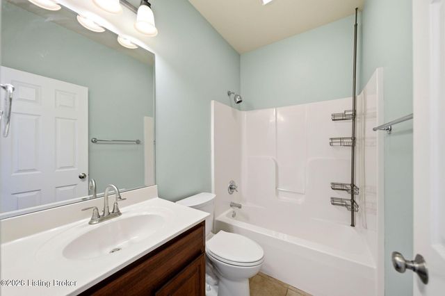 4122 Brook Farm Pl, Louisville, KY 40299