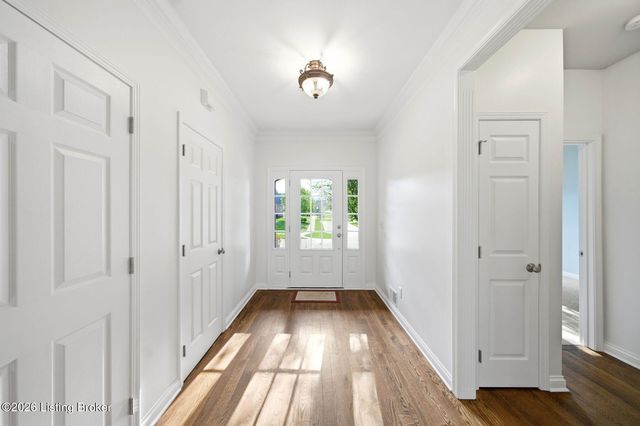 4122 Brook Farm Pl, Louisville, KY 40299