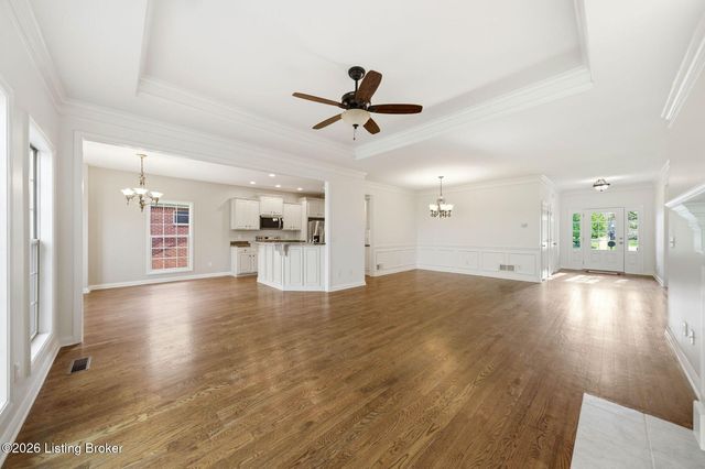 4122 Brook Farm Pl, Louisville, KY 40299