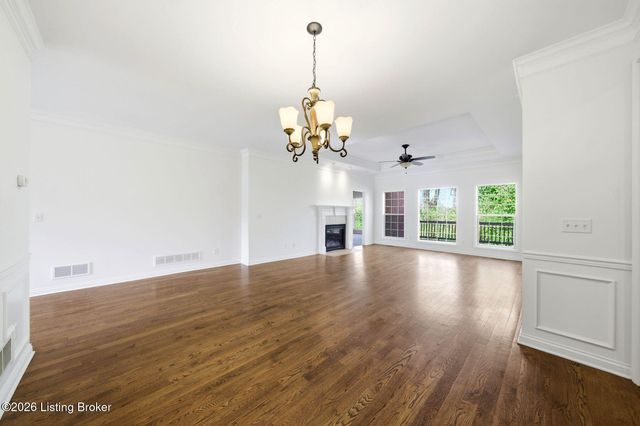 4122 Brook Farm Pl, Louisville, KY 40299