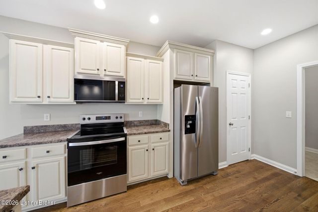 4122 Brook Farm Pl, Louisville, KY 40299