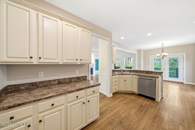 4122 Brook Farm Pl, Louisville, KY 40299