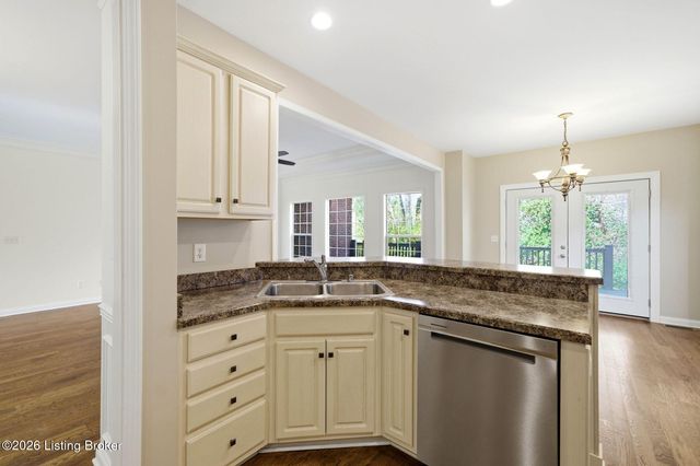 4122 Brook Farm Pl, Louisville, KY 40299