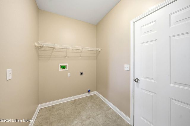 4122 Brook Farm Pl, Louisville, KY 40299