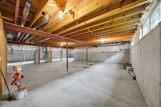 4122 Brook Farm Pl, Louisville, KY 40299